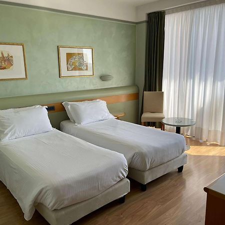 Best Western Hotel Leonardo Da Vinci Erba Eksteriør bilde