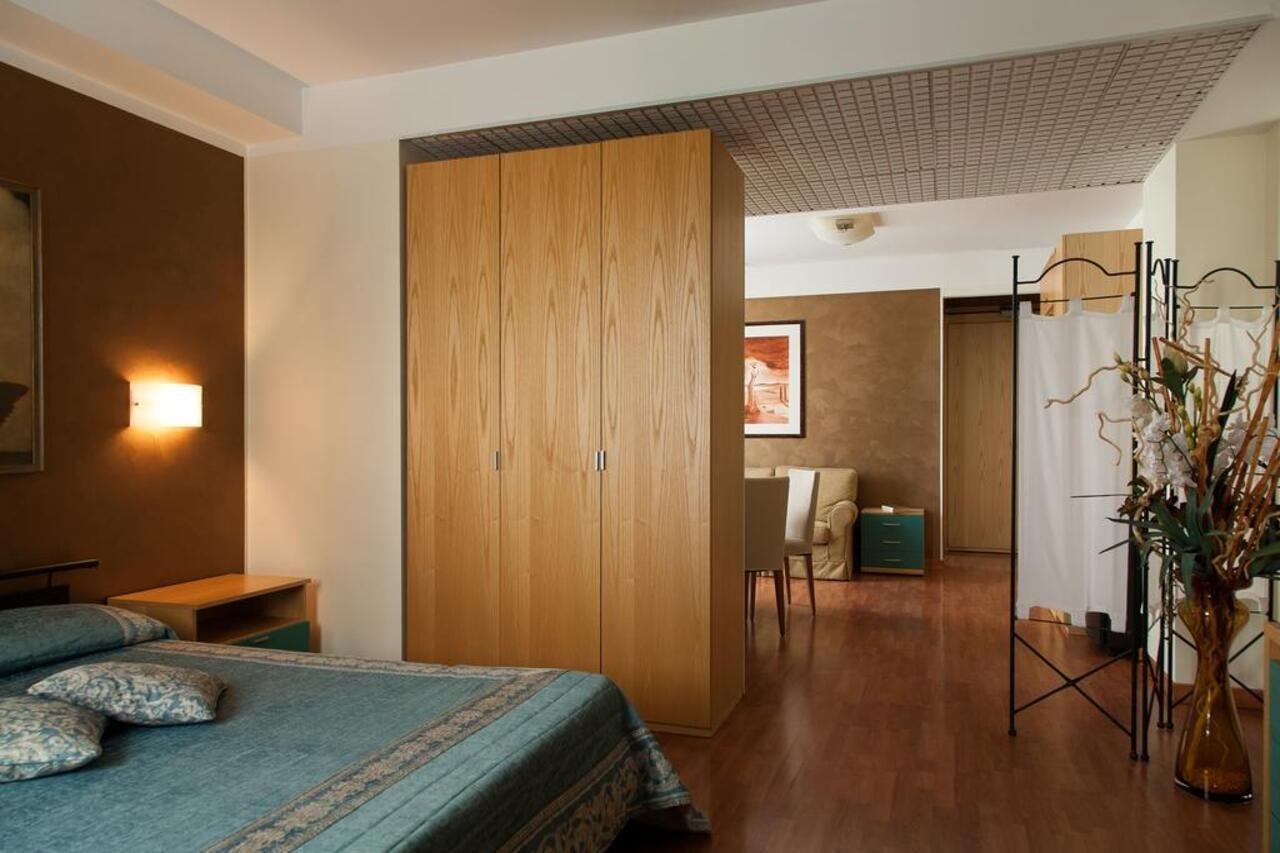 Best Western Hotel Leonardo Da Vinci Erba Eksteriør bilde