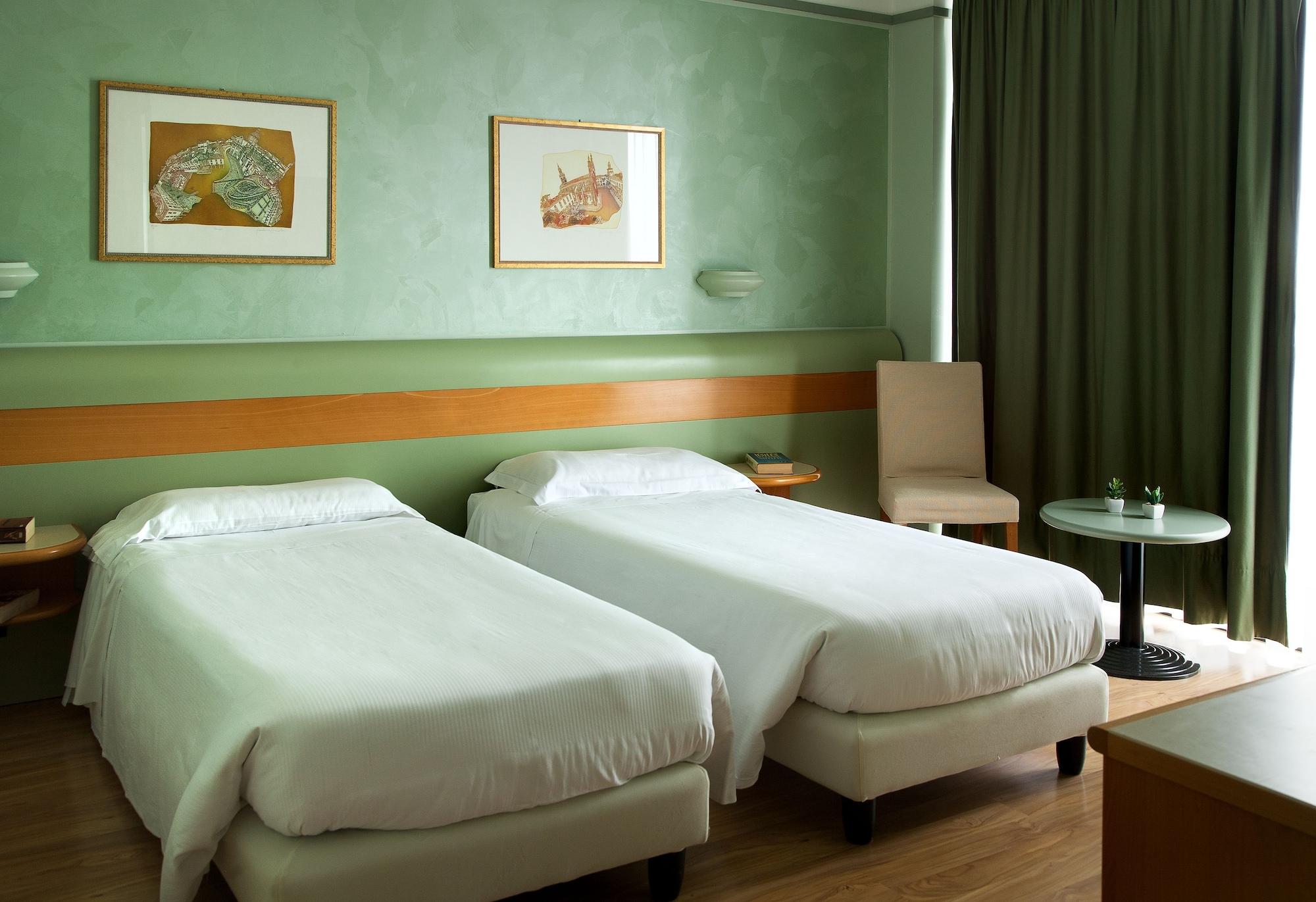 Best Western Hotel Leonardo Da Vinci Erba Eksteriør bilde