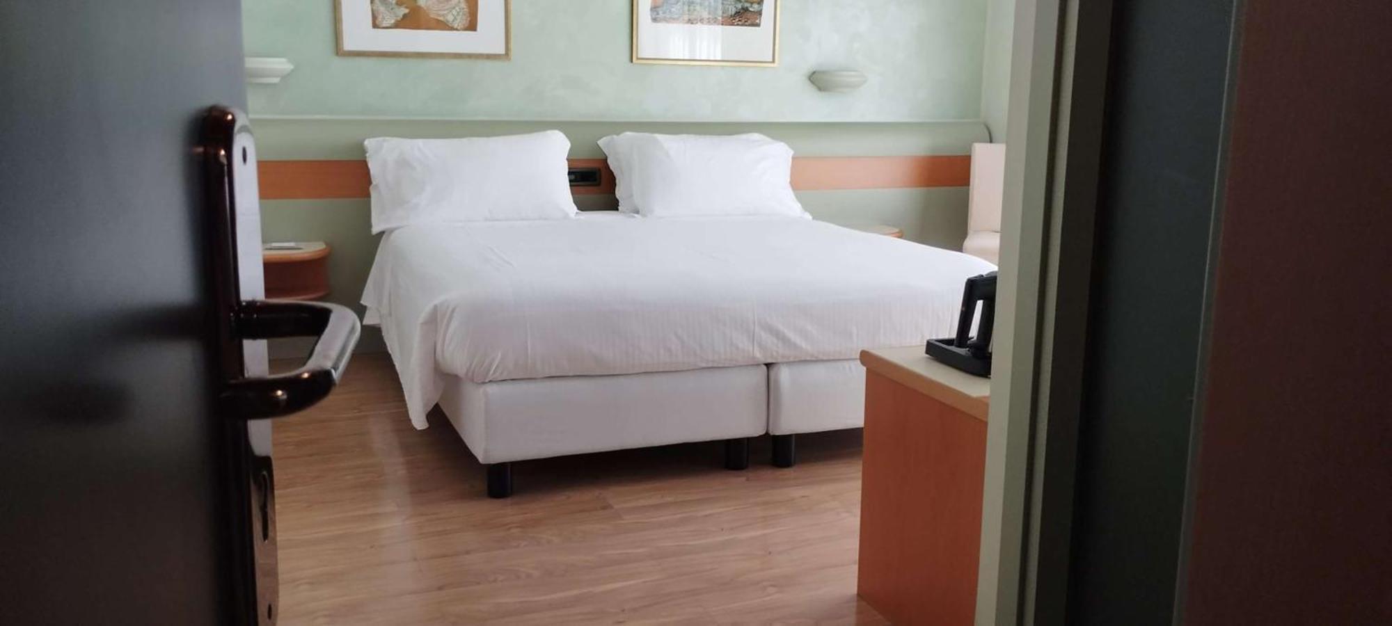 Best Western Hotel Leonardo Da Vinci Erba Eksteriør bilde