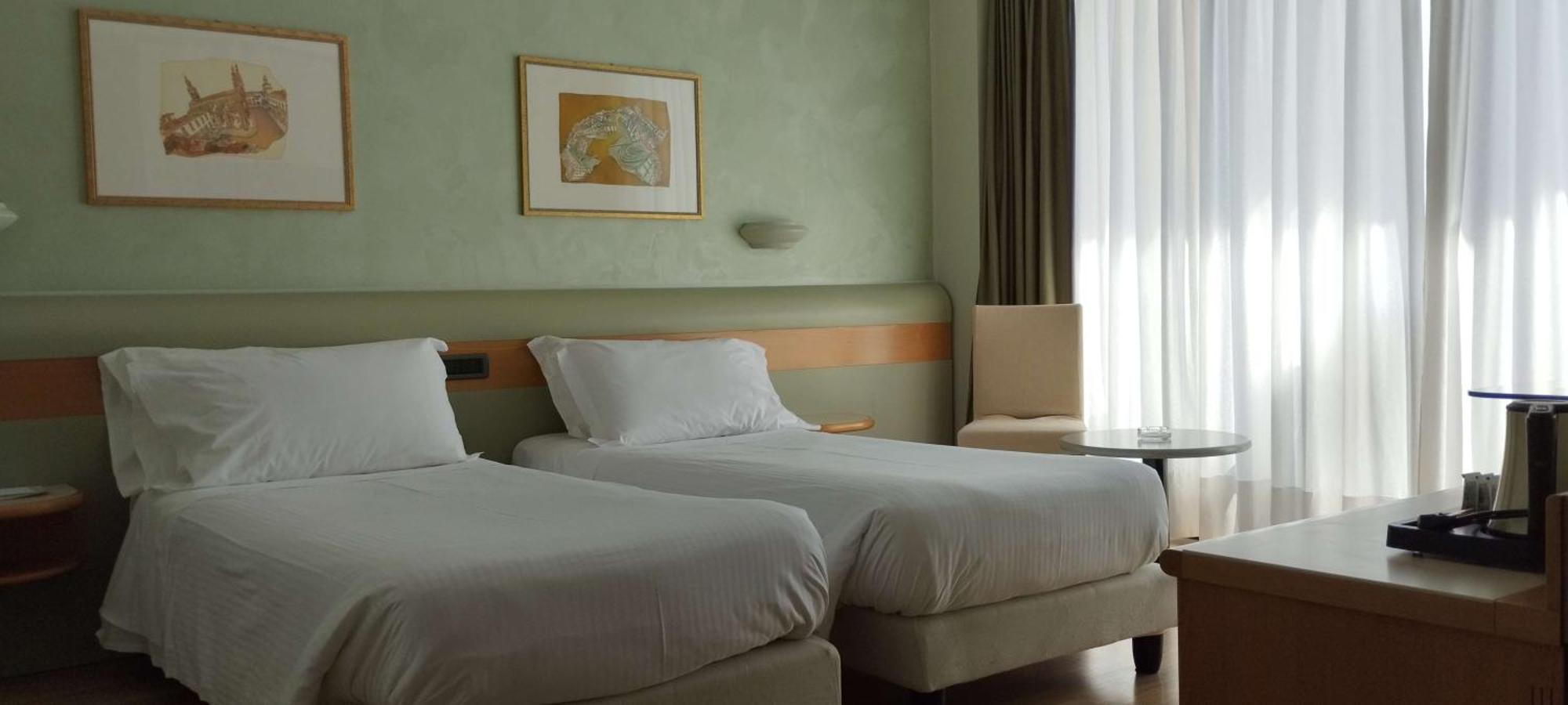 Best Western Hotel Leonardo Da Vinci Erba Eksteriør bilde