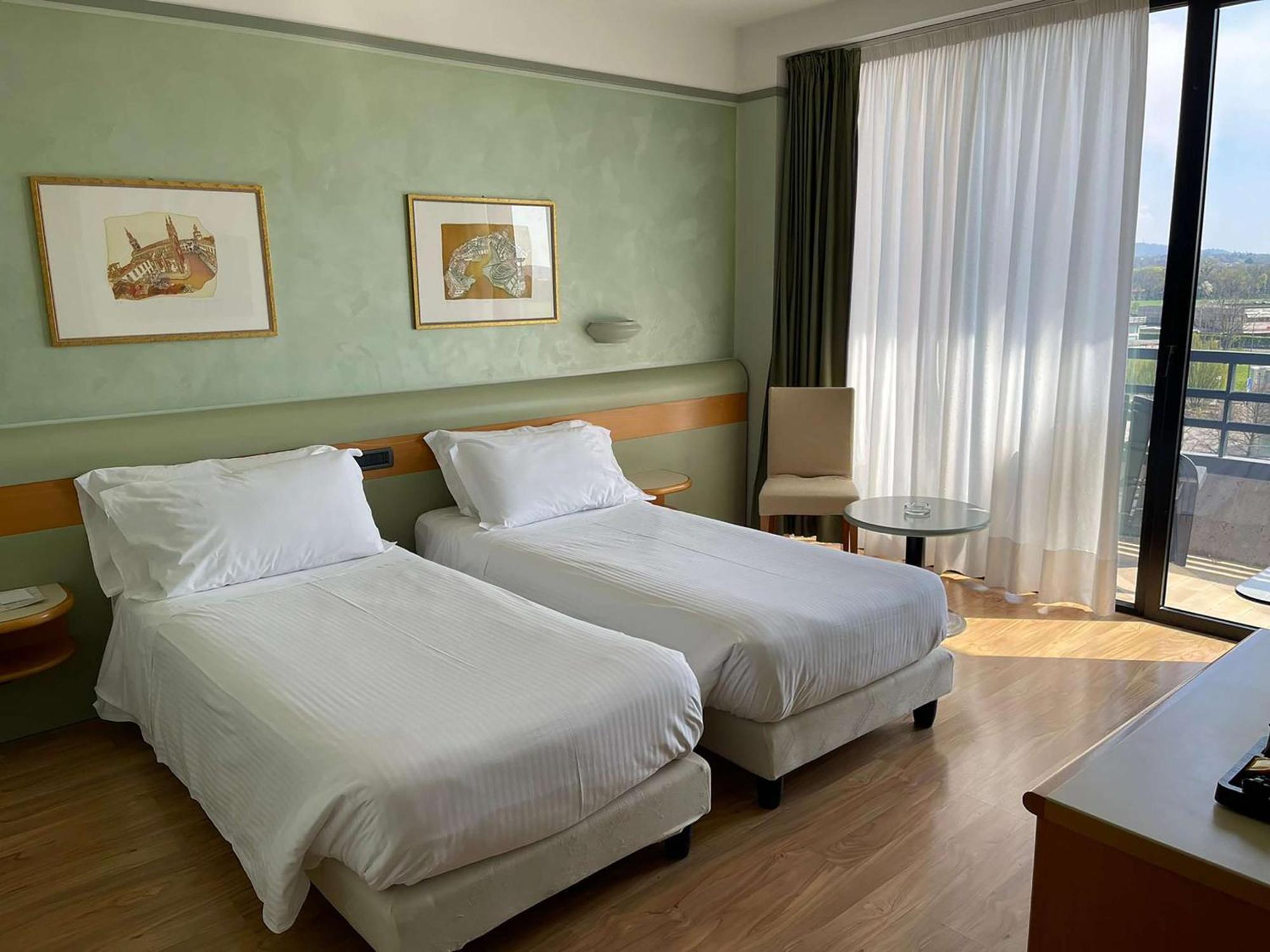 Best Western Hotel Leonardo Da Vinci Erba Eksteriør bilde