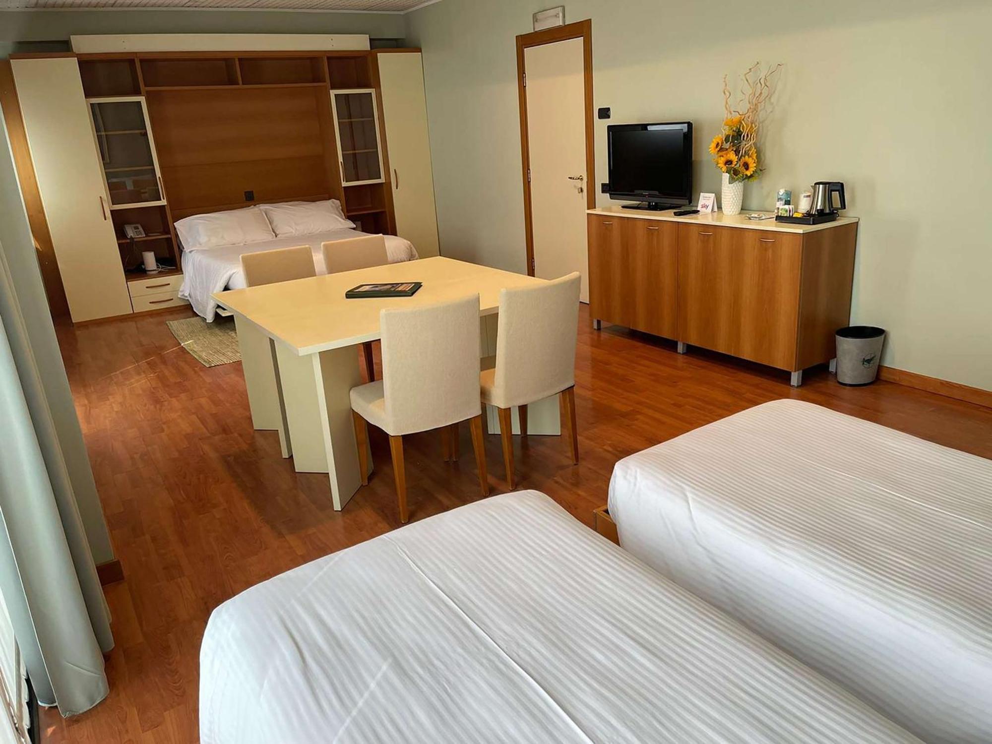 Best Western Hotel Leonardo Da Vinci Erba Eksteriør bilde