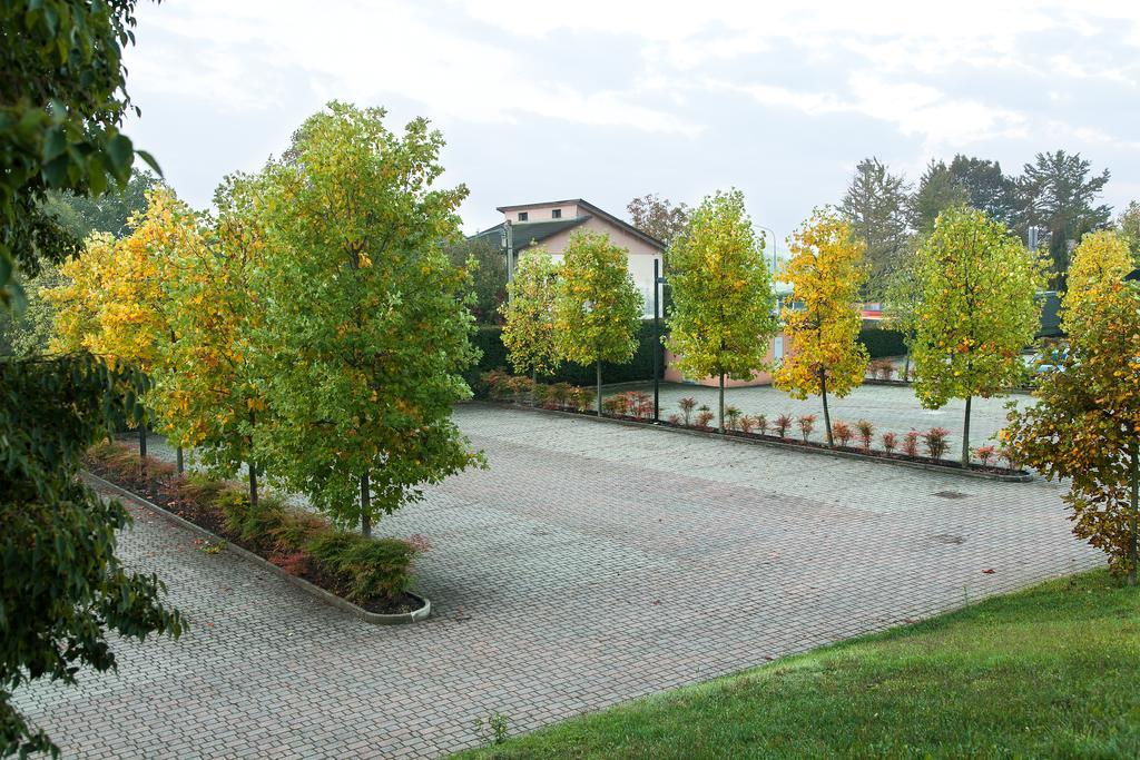 Best Western Hotel Leonardo Da Vinci Erba Eksteriør bilde