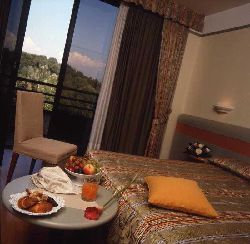 Best Western Hotel Leonardo Da Vinci Erba Eksteriør bilde